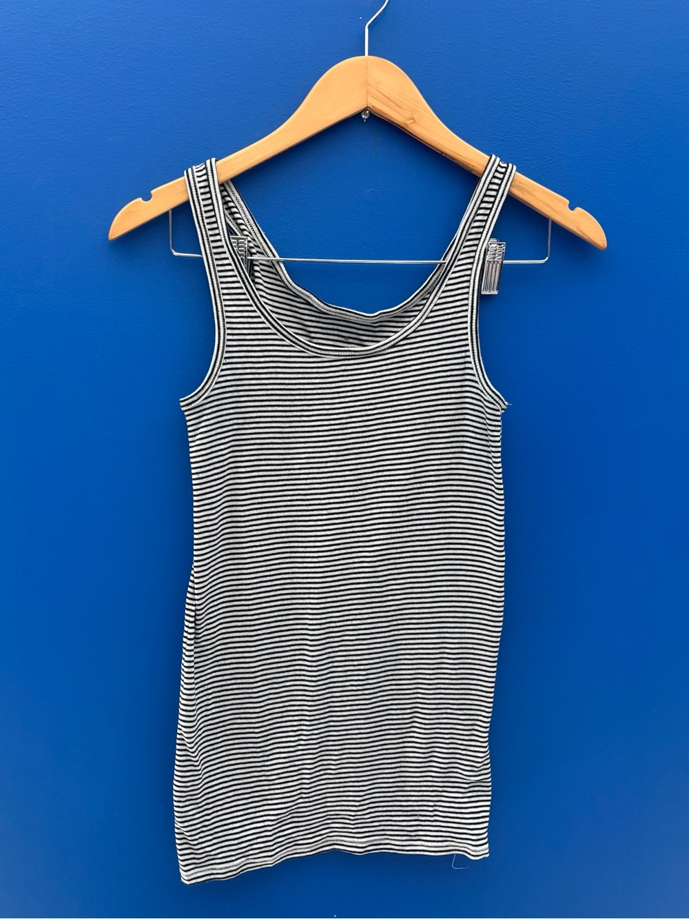 { a new day } Black & White Striped Tank Top - Scoop Neck women's size M